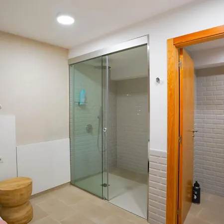 Oceanside Luxury Loft - Fast Wi-fi - Workstations شقة